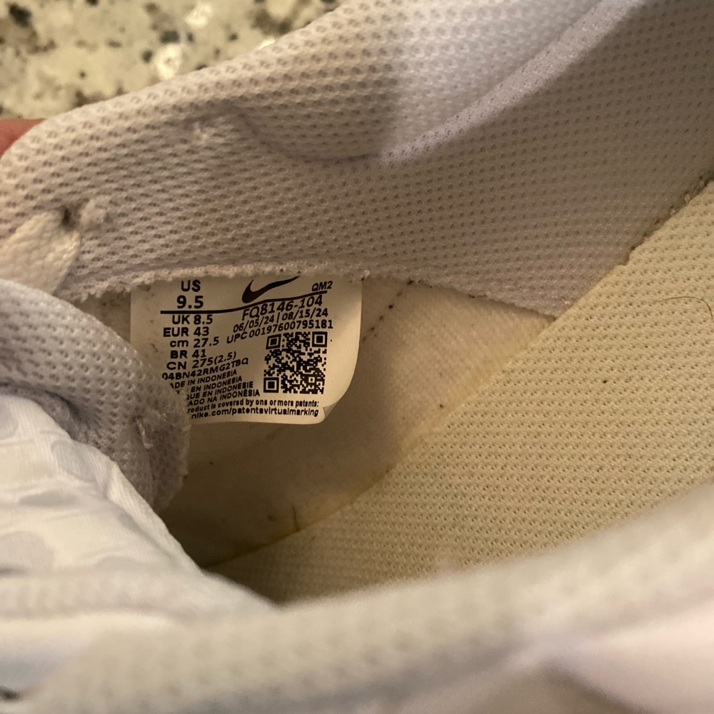 Nike Men's Classic White and Black Sneakers - Picture 5 of 5